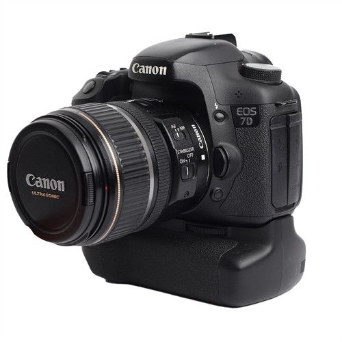 Canon EOS 7D + 17-85 IS inkl Batterigrepp (Begagnad)